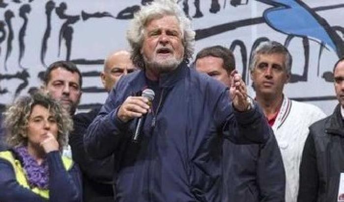 Grillo: il microfono di legno va a Vespa