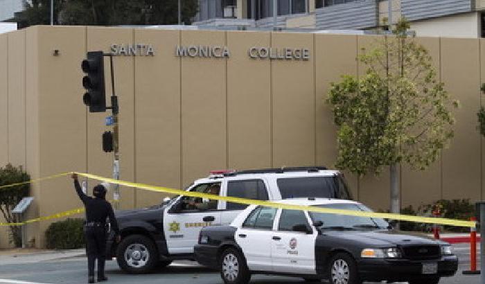 00B080-NEWS_86952 Santa Monica: uomo spara in strada, 7 morti