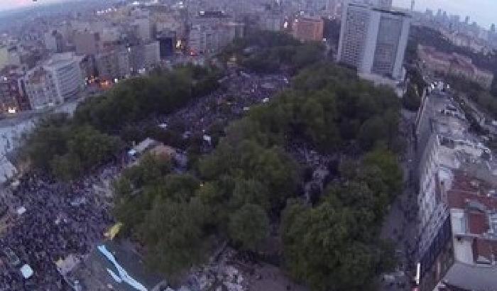 00B08F-NEWS_86982 Video in volo su #OccupyGezi