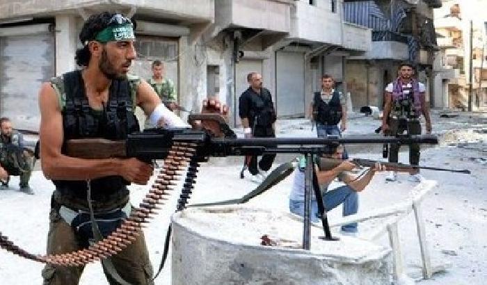 Siria: ribelli islamisti uccidono un 15enne perché blasfemo