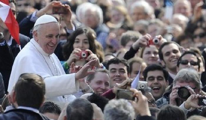 Da Piazza San Pietro, l'udienza di Papa Francesco (live)