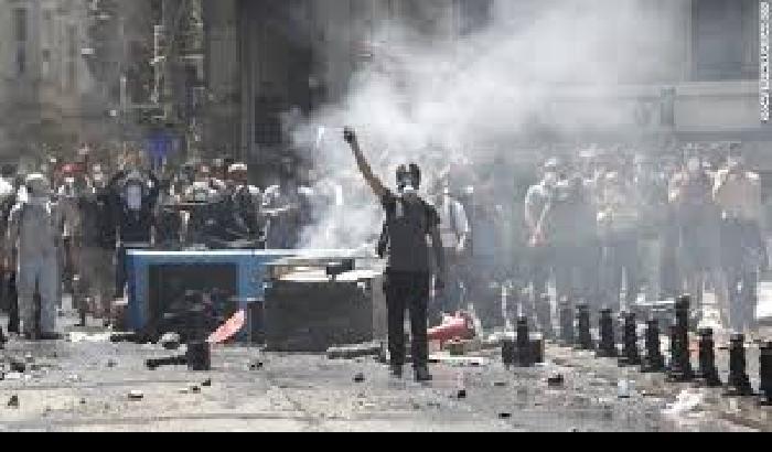 00B1F5-NEWS_87754 Scontri a Istanbul, Taksim bloccata