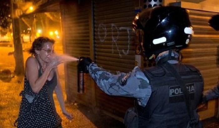 00B253-NEWS_87972 Rio de Janeiro come Istanbul: la violenza della polizia