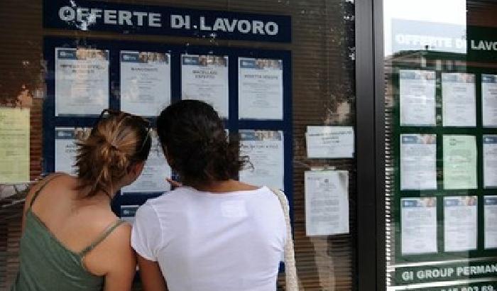 00B3AA-NEWS_88730 Letta vara il decreto Lavoro e il web lo sbeffeggia