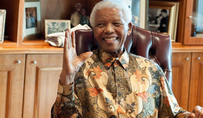 00B3B8-NEWS_88760 Mandela in condizioni critiche: è tenuto in vita artificialmente