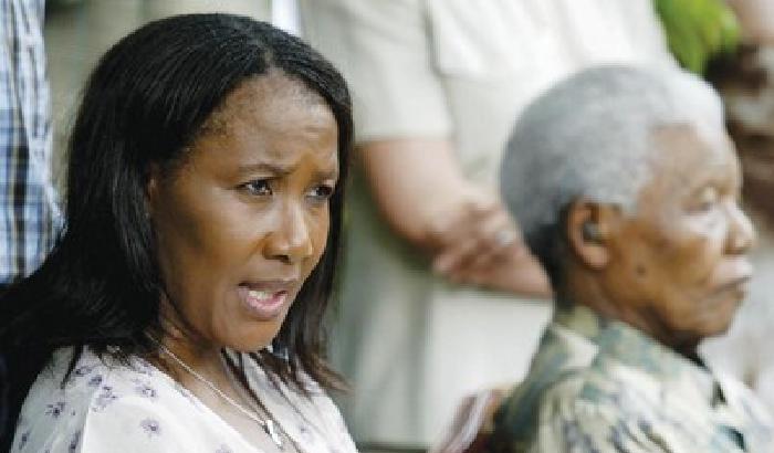 La figlia di Mandela accusa i giornalisti: non avete rispetto