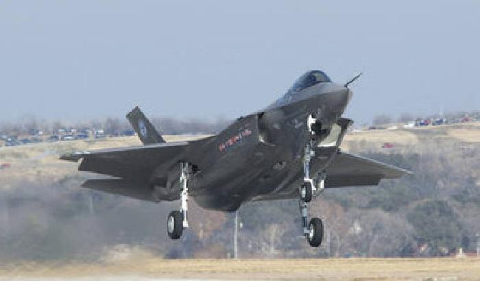 Gli F35 non si toccano: blitz di Napolitano
