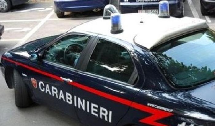 Entra in comune con una tanica e un accendino: bloccato dai carabinieri