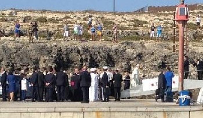 Papa, storica visita a Lampedusa (diretta)