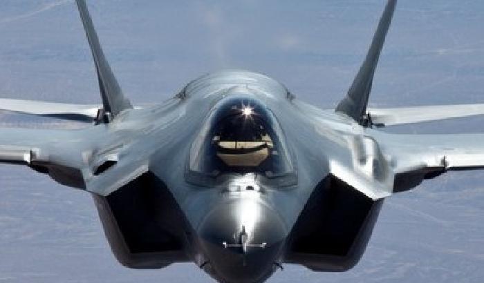 00B599-NEWS_89888 Duecentomila firme per fermare gli F35