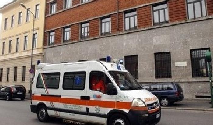 Sedicenne investita e uccisa: sull'ambulanza di turno c'era il padre