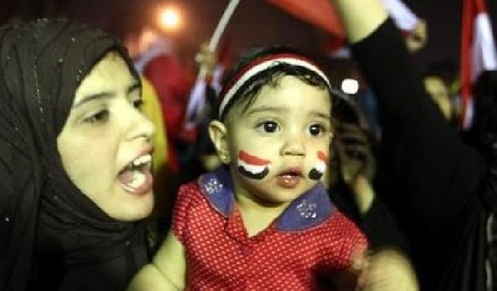 L'Egitto riscrive la Costituzione e apre a Damasco