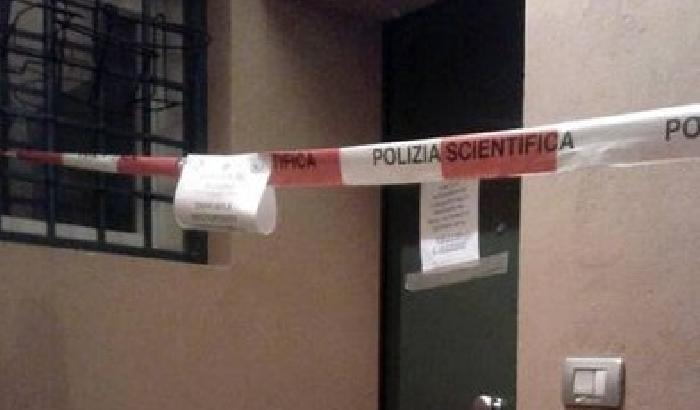 Fa a pezzi la madre con una sega: l'uomo voleva mangiare i resti