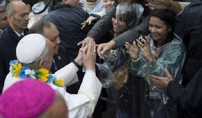 Il Papa visita la favela Varginha (video)