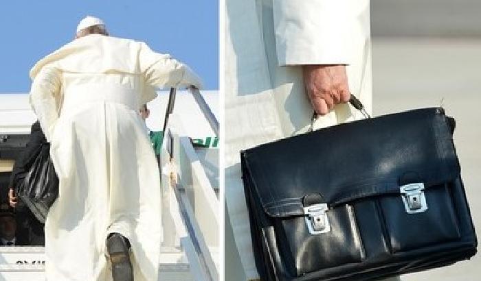Papa Francesco ha salvato il suo bagaglio a mano