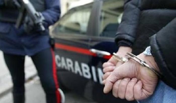 Tenta di dare fuoco alla fidanzata: arrestato nel salernitano