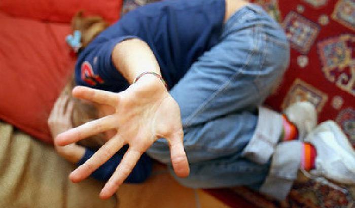 Abusava di ragazzi di 12 e 15 anni: arrestato a Messina un educatore