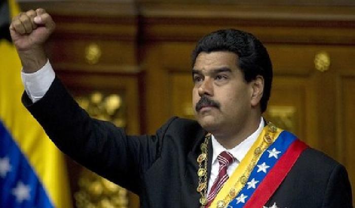 È colombiano: non può fare il presidente del Venezuela