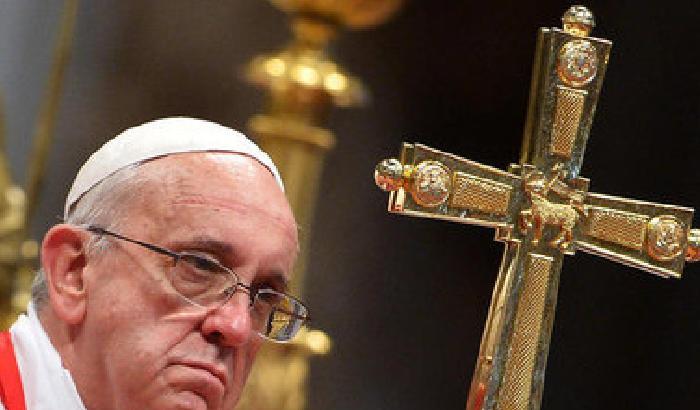 Il Papa: è assurdo basare la felicità sull'avere