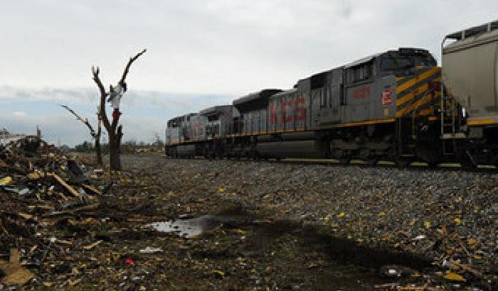Treno deraglia negli Stati Uniti: pericolo gas tossici