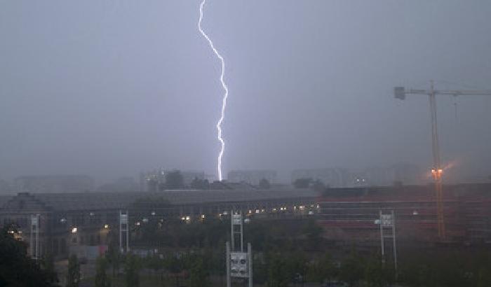 00BA1B-NEWS_92680 Forti temporali e trombe d'aria nel torinese (video)