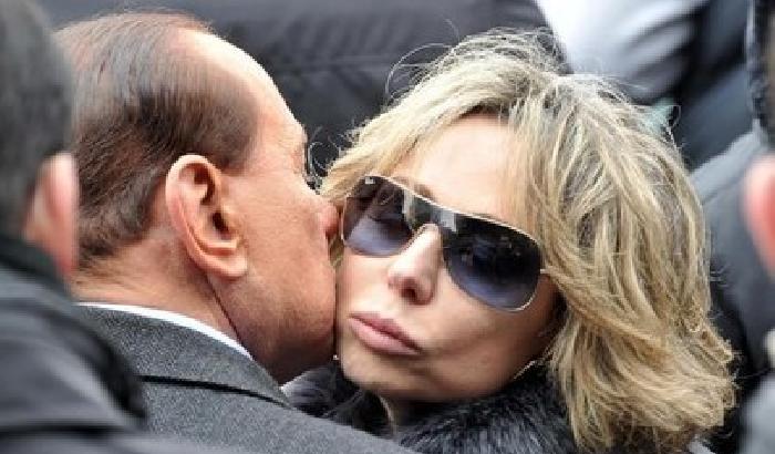 00BA2B-NEWS_92710 Berlusconi a Arcore, niente Sardegna per il compleanno di Marina