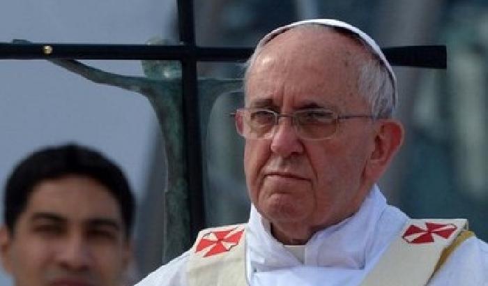Papa Francesco invita i giovani a pregare per la pace
