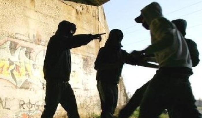 00BE12-NEWS_94954 Verona: insulti razzisti e pestaggio contro 4 stranieri