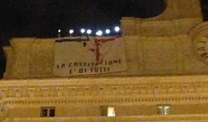 00BE16-NEWS_94962 I deputati M5s ancora sul tetto di Montecitorio