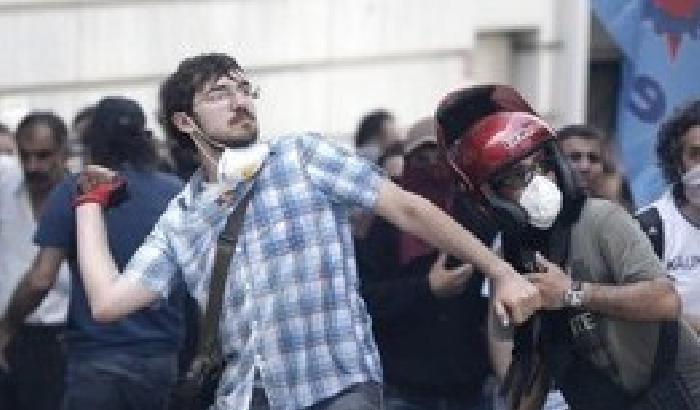 Ankara, manifestante ucciso da un lacrimogeno