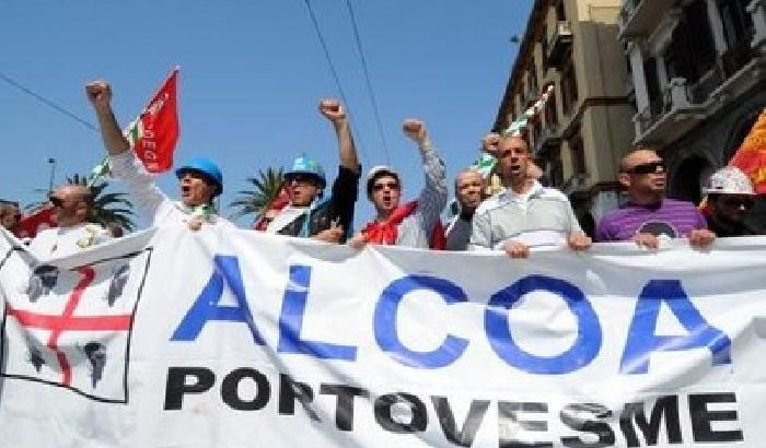 Sardegna, gli operai Alcoa assediano la Regione