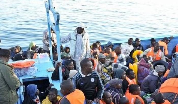 Lampedusa, genitori in fuga dalla Siria: bimbo nasce nel Cie