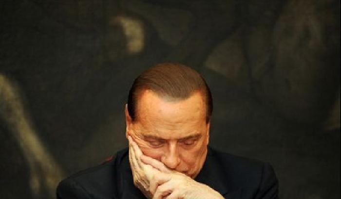 Berlusconi non fa più notizia, colpa degli immigrati morti a Lampedusa