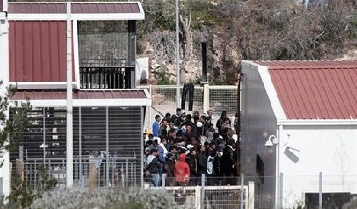 00C318-NEWS_98099 Lampedusa e l'orrore dei centri di (dis)accoglienza