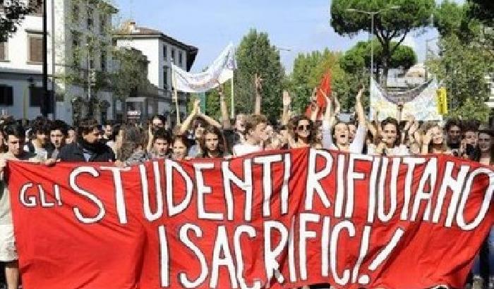 Domani la scuola torna in piazza