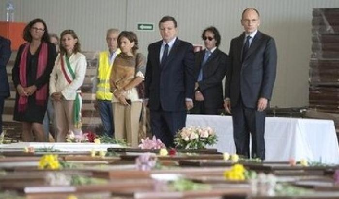 Una bara degna ai naufraghi, ma non a Priebke