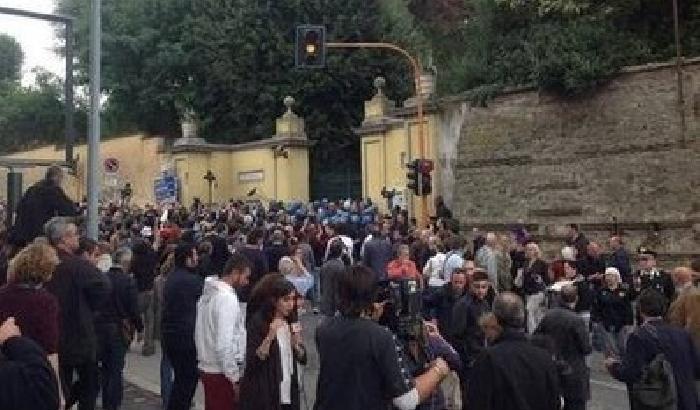 Prete lefebvriano: Priebke era un innocente perseguitato