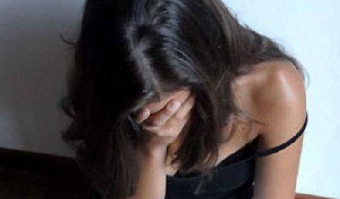 Calci e pugni alla ex fidanzata: arrestato a Bari