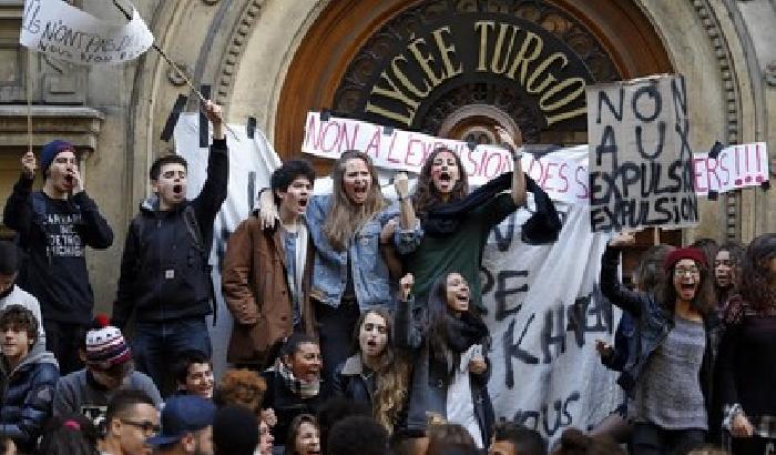 Gli studenti francesi in piazza contro l'espulsione di Leonarda