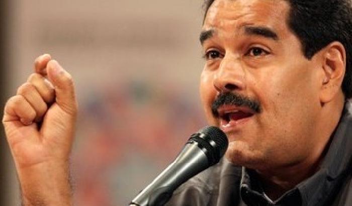Maduro anticipa il Natale: saremo tutti più felici