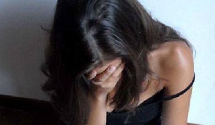 00C6BA-NEWS_100272 Violenta una 17enne e la filma col telefonino: fermato a Foggia