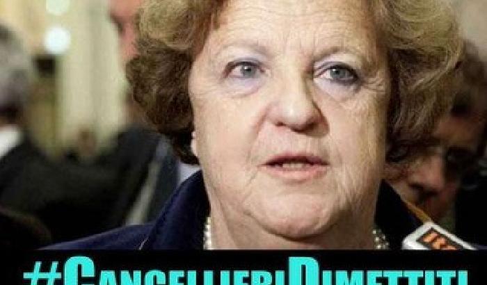 00C6EB-NEWS_100369 Grillo lancia la sfida alla Cancellieri su Twitter: dimettiti