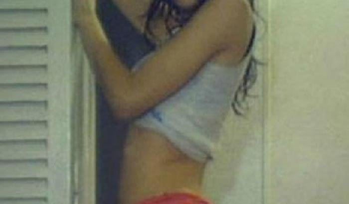 00C794-NEWS_100720 Foto e video osè in Rete: 16enne costretta a cambiare scuola