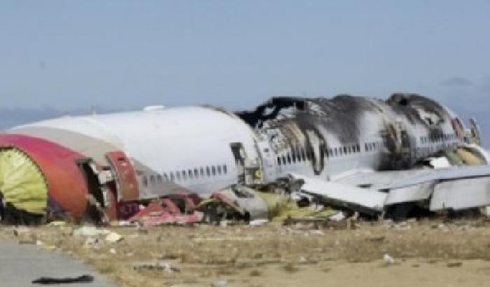 Boeing si schianta in Russia: 50 morti