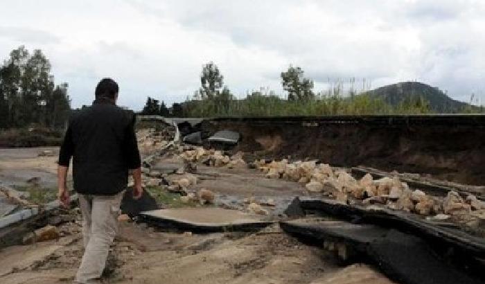 Sardegna: sindaci e volontari soli contro le alluvioni
