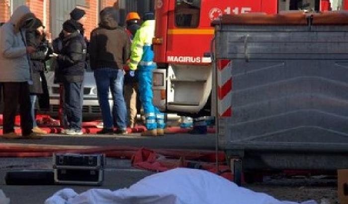 Incendio a Prato: inchiesta per omicidio e disastro colposo