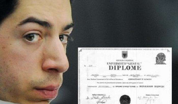 00CB0C-NEWS_102637 Lauree false in Albania: Renzo Bossi tra i dieci indagati