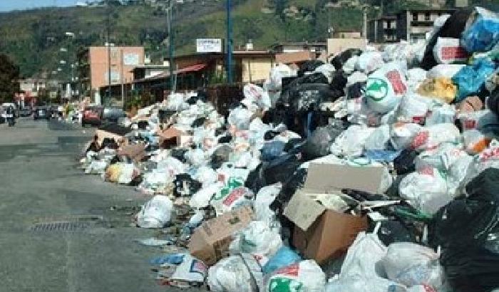 Terra dei Fuochi: incendiare i rifiuti adesso è reato