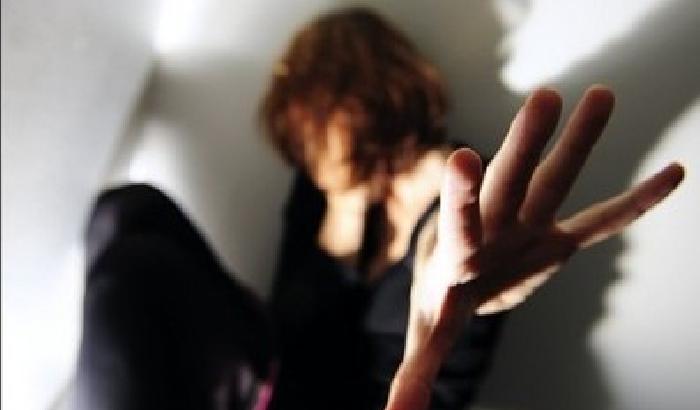 Stupra la figlia 700 volte: 44enne a processo in Germania