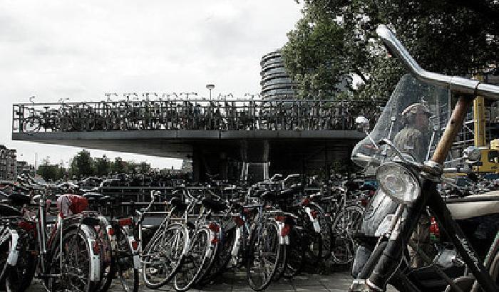 Bicicletta batte auto, nel 2012 il sorpasso delle vendite in Ue